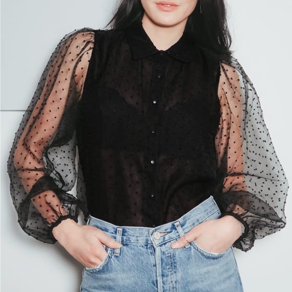 NWOT Lulu’s Black Swiss Dot Button-Up Balloon Sleeve Top